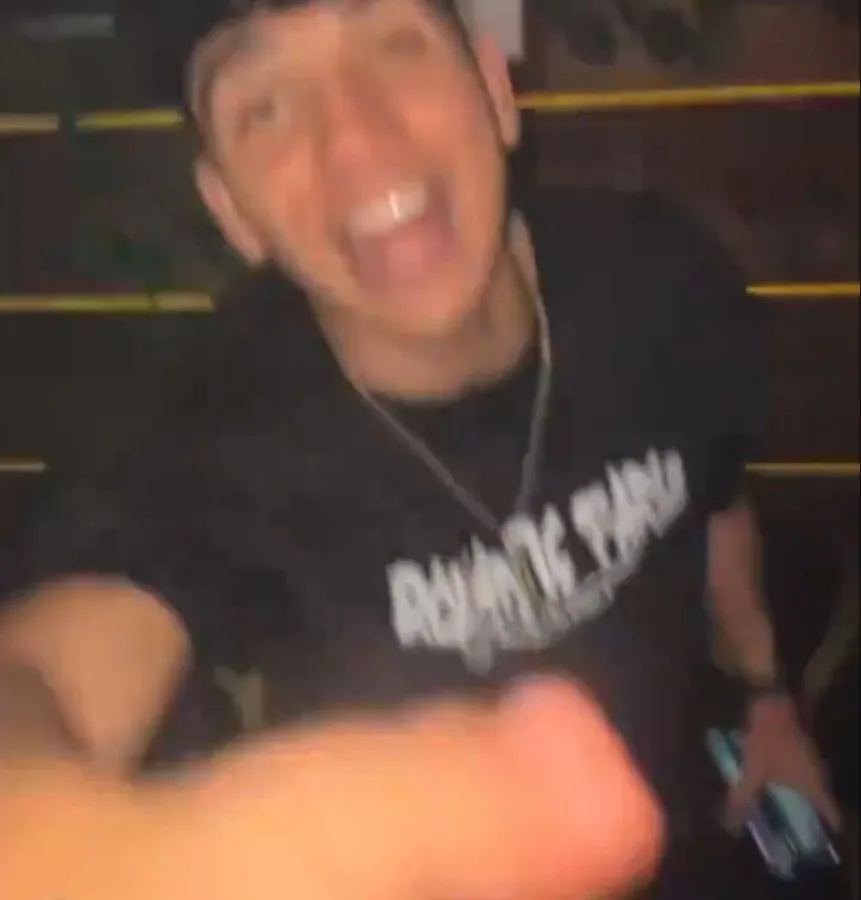 Kevin Álvarez de fiesta