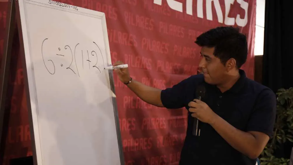 SITIO DE INTERNET: sec.pilares.cdmx.gob.mx El maestro de PILARES sostiene que la clave de las matemáticas es la forma en que se enseñan.
