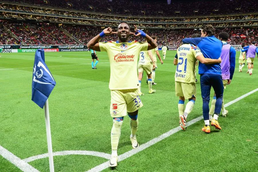 Julián Quiñones con América