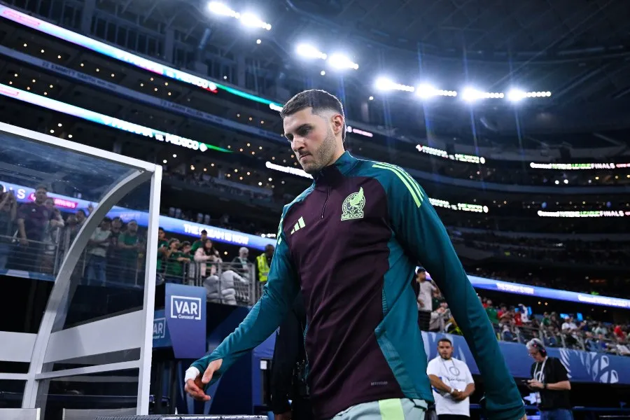 Santiago Giménez no jugó ante Panamá