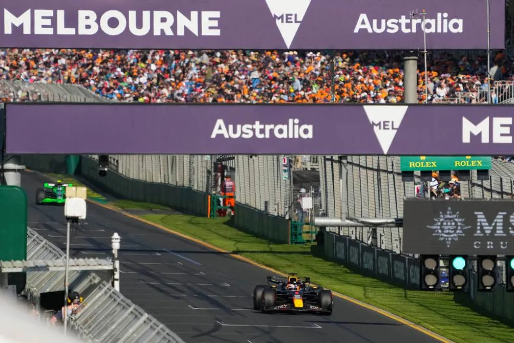 Verstappen en la segunda sesión de entrenamientos