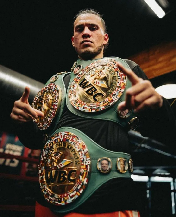 Benavidez reventó a Canelo