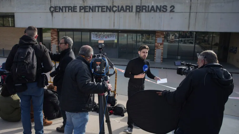 La prensa ya esperaba la salida de Alves de la cárcel