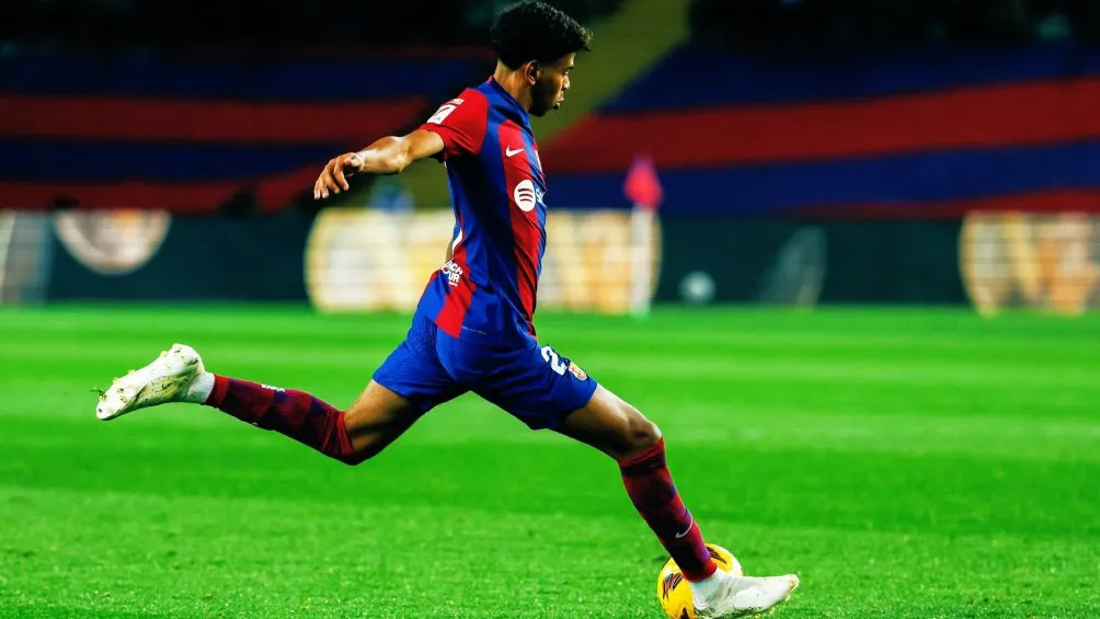 Yamal es titular en Barcelona con 16 años