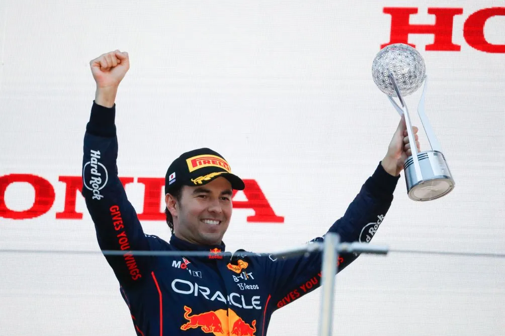 Checo en el podio en Suzuka hace dos años