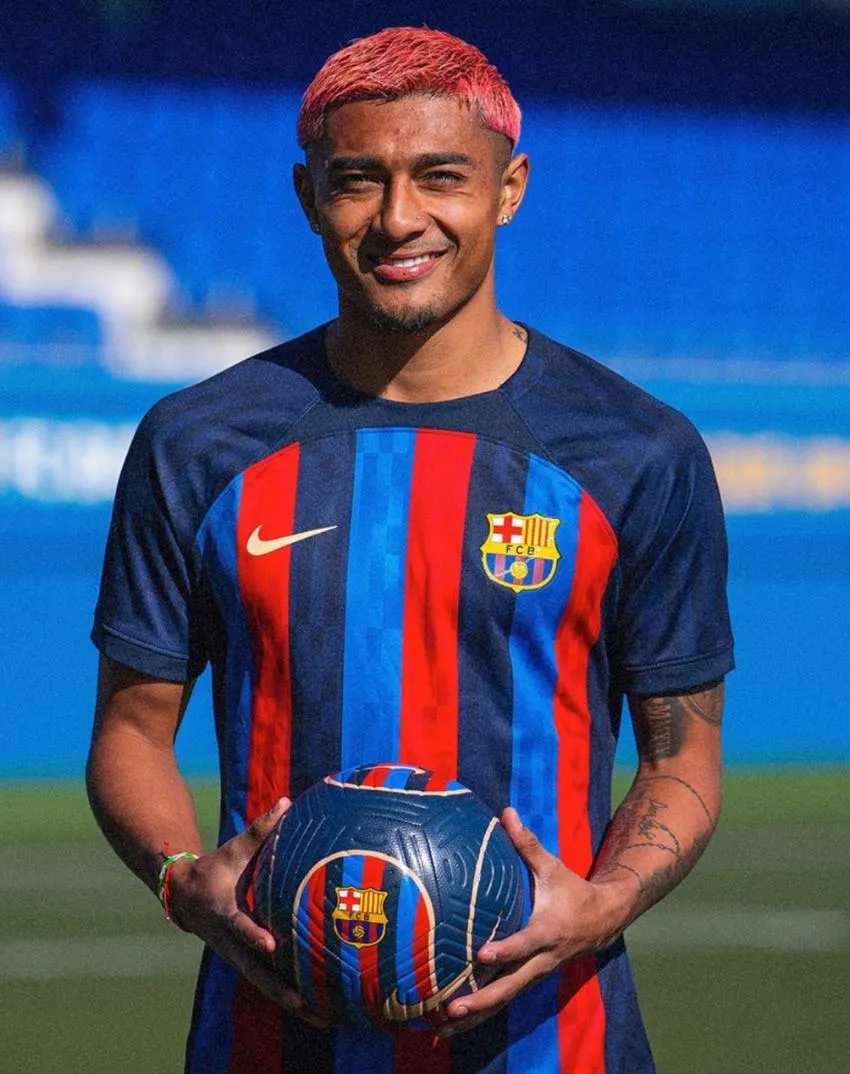 Julián Araujo cuando fichó por Barcelona