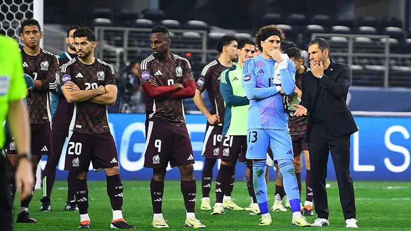 Ochoa y Lozano, en la ceremonia de premiación al segundo lugar