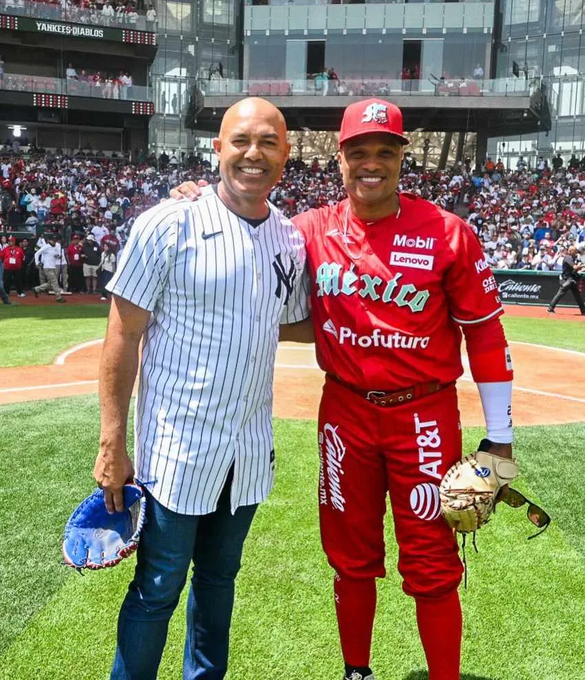 Con los jugadores escarlatas