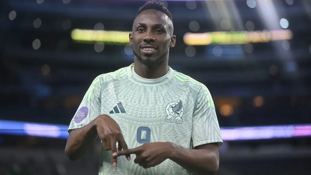 Julián Quiñones se adueño del '9' de México