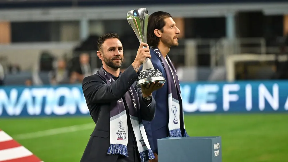 Layún formó parte del protocolo de la Concacaf antes del partido