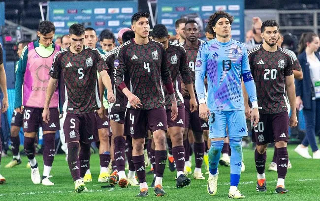 Jugadores mexicanos se lamentan tras la derrota