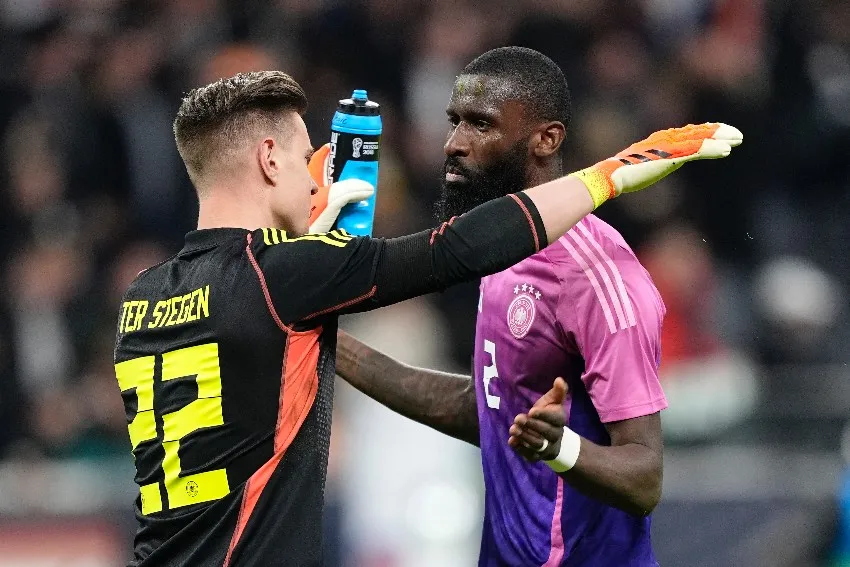 Rüdiger en un partido de Alemania