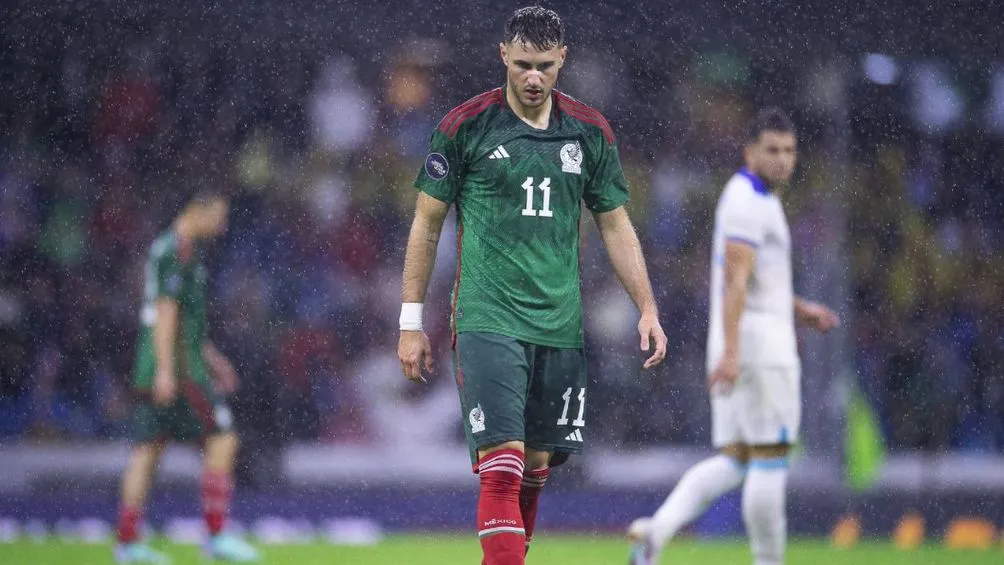 Santi Giménez con la Selección Mexicana