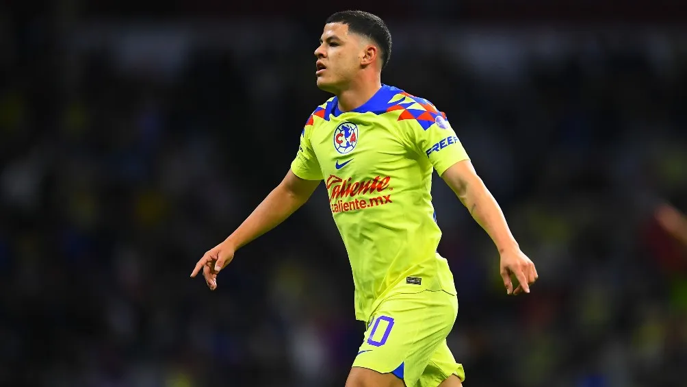 Richard Sánchez con la playera del América