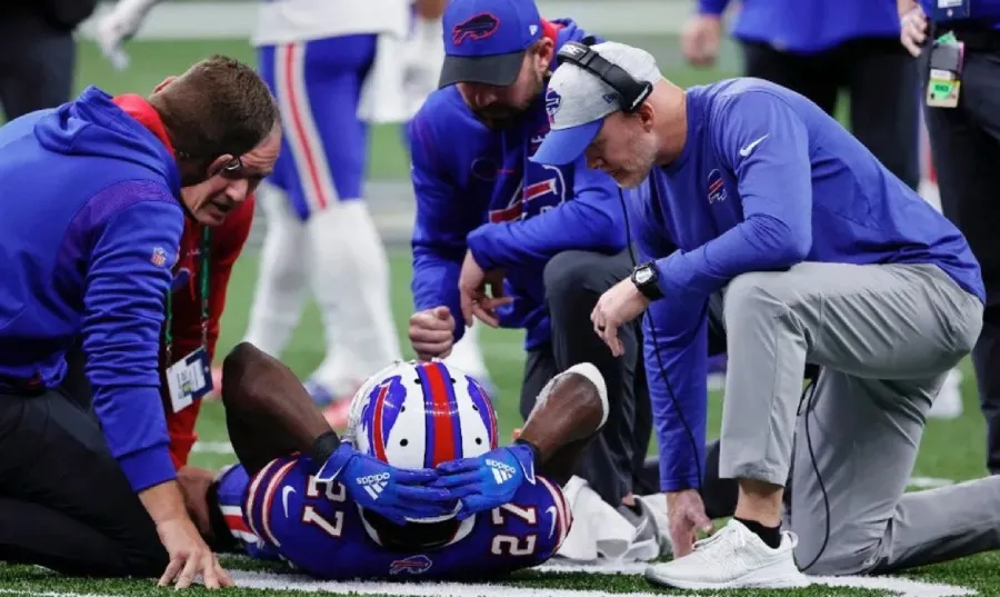 White lesionado con Buffalo