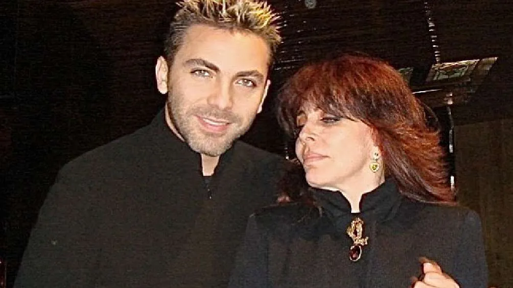 El cantante quiere que su mamá Verónica Castro se sienta orgulloso de él.