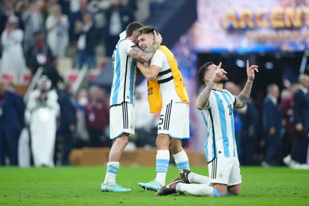 De Paul con Lisandro Martínez en el Mundial de Qatar 2022