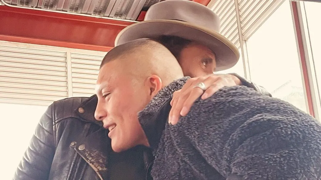 Leiva junto al Pitbull Cruz