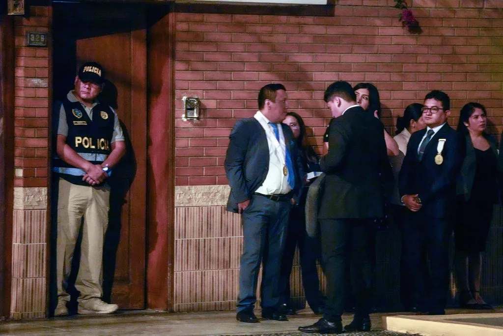 AP La casa de la Presidenta fue revisada en busca de los relojes.