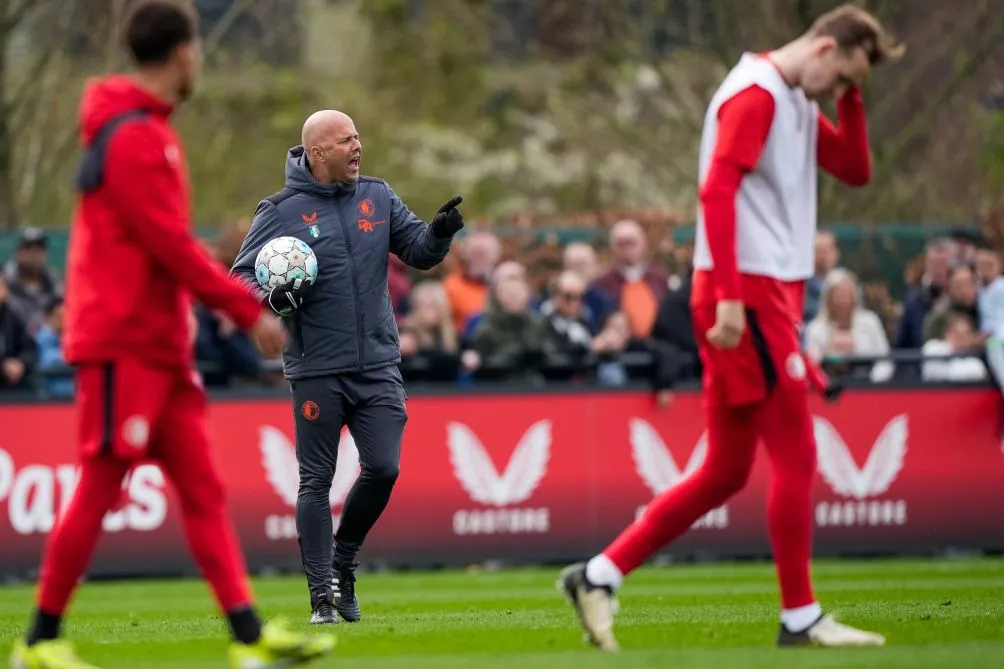 Arne Slot durante el entrenamiento de Feyenoord