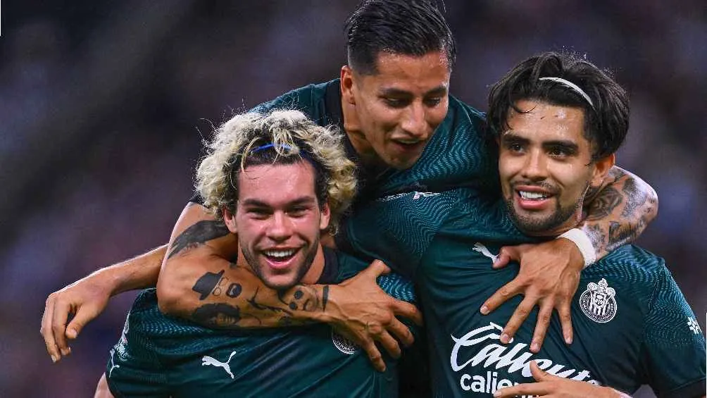 Chivas le dio el liderato a América