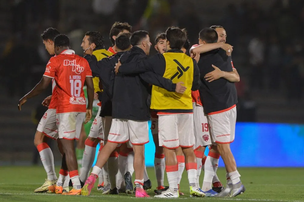 IMAGO 7 Los Bravos en el festejo del gol del triunfo
