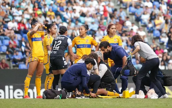 Ambas jugadores fueron atendidas tras el choque