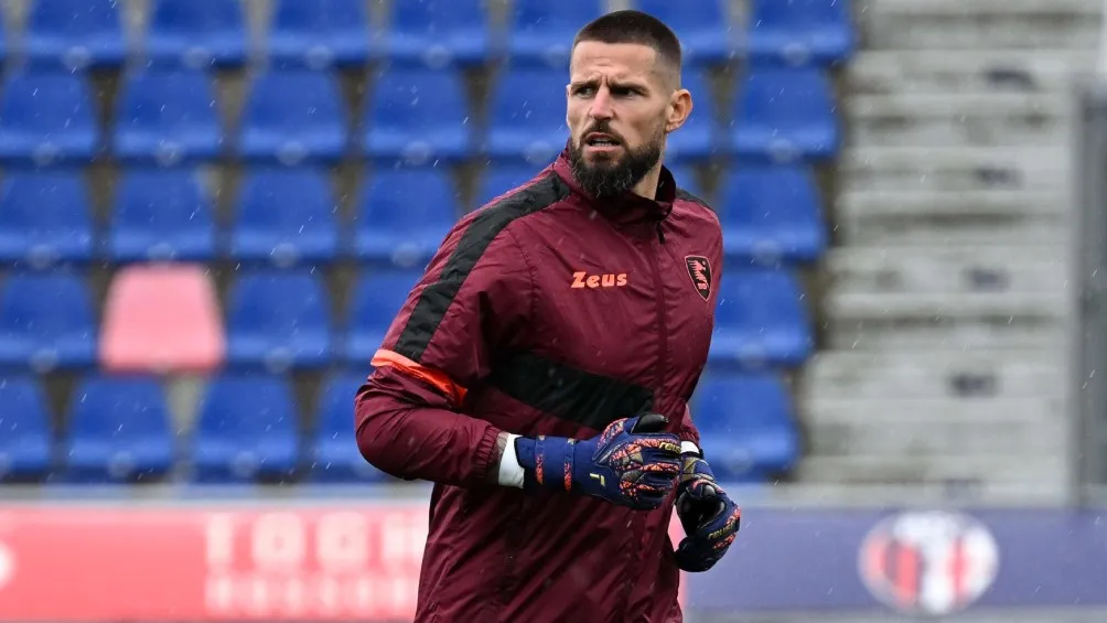 Costil, remplazo de Ochoa en Salernitana