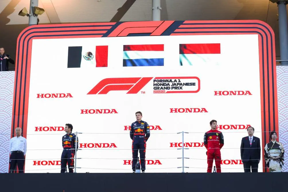 Checo en el podio en Japón en 2022