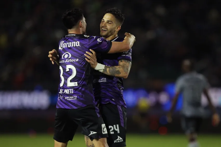 Mazatlán en celebración de gol