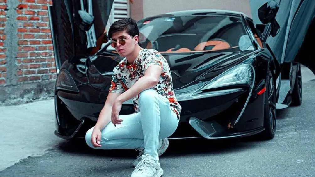 IG: @fofomarquez Fofo Márquez ha ganado popularidad por presumir en redes su vida de millonario.