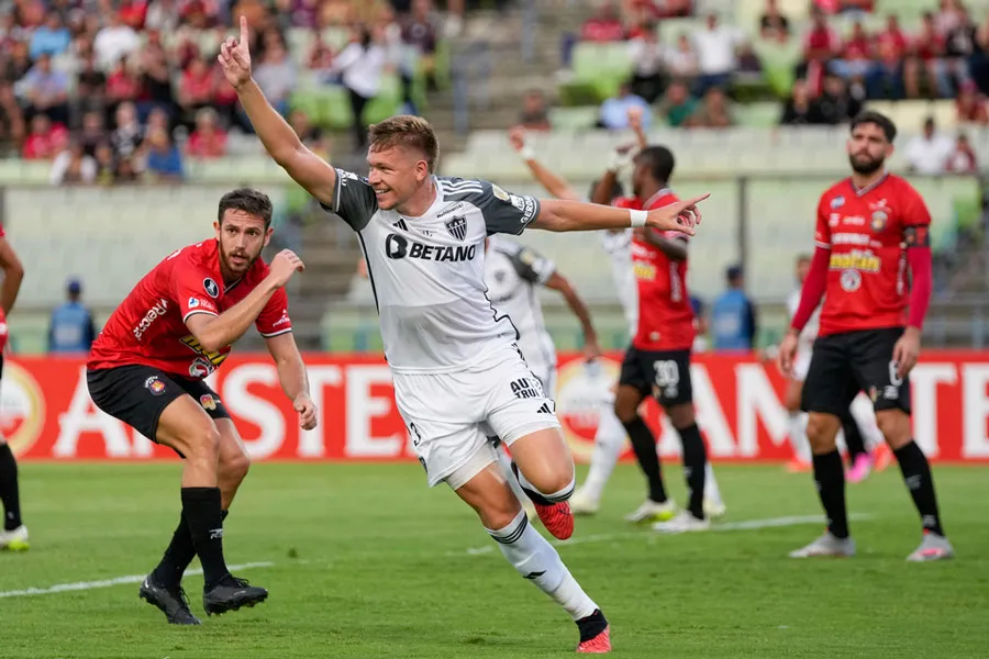 Bruno Fuchs abrió el marcador para El Gallo