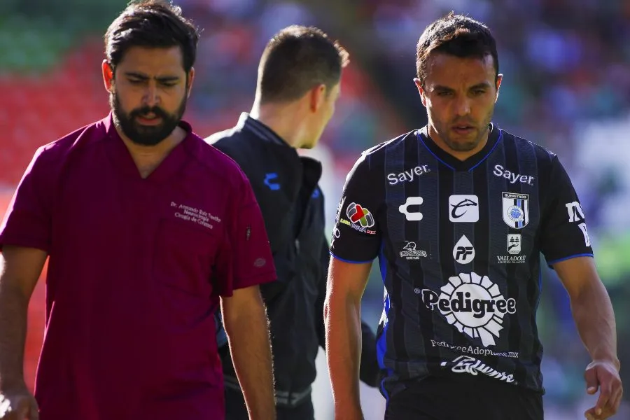 Omar Mendoza tuvo que salir de cambio