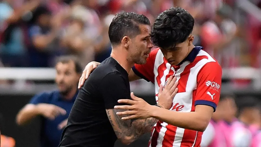 Gago dando ordenes a Guti