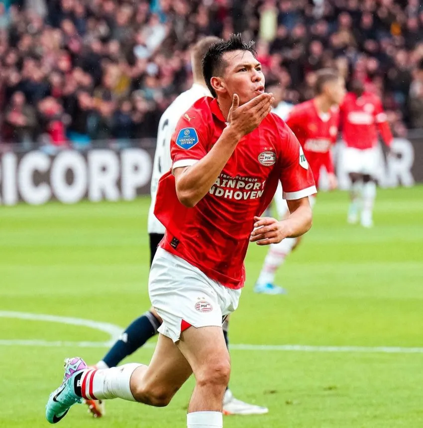 Lozano en partido con el PSV