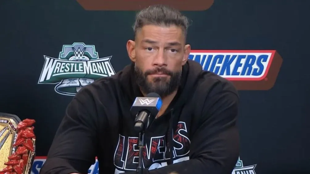 Reigns durante conferencia de prensa