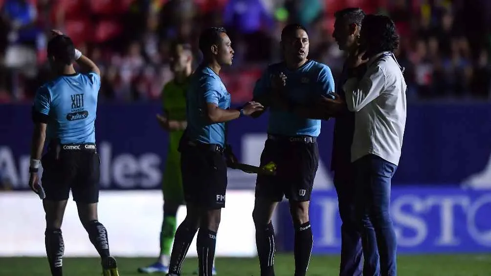 El árbitro suspendió el partido