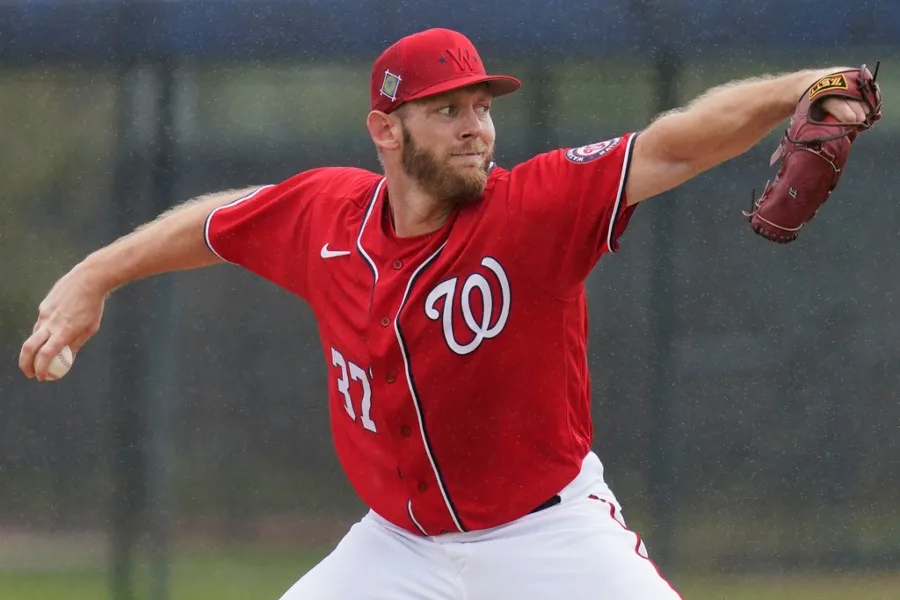 Stephen Strasburg no lanza desde 2022