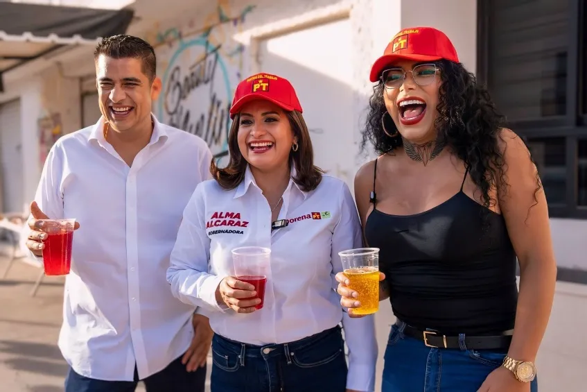 'Paolita' con integrantes del Partido del Trabajo.