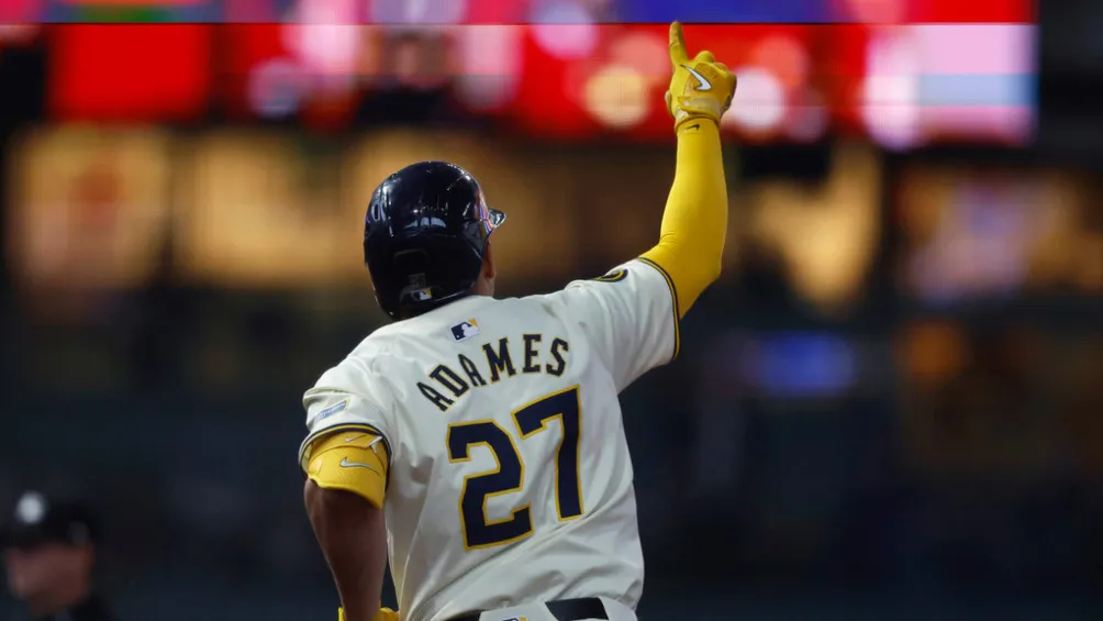 AP Adames celebrando su cuadrangular