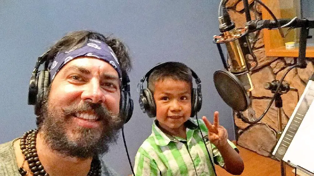 Facebook: Moisés Barba González El autor de las canciones que usa MC en sus spots es Moisés Barba González.