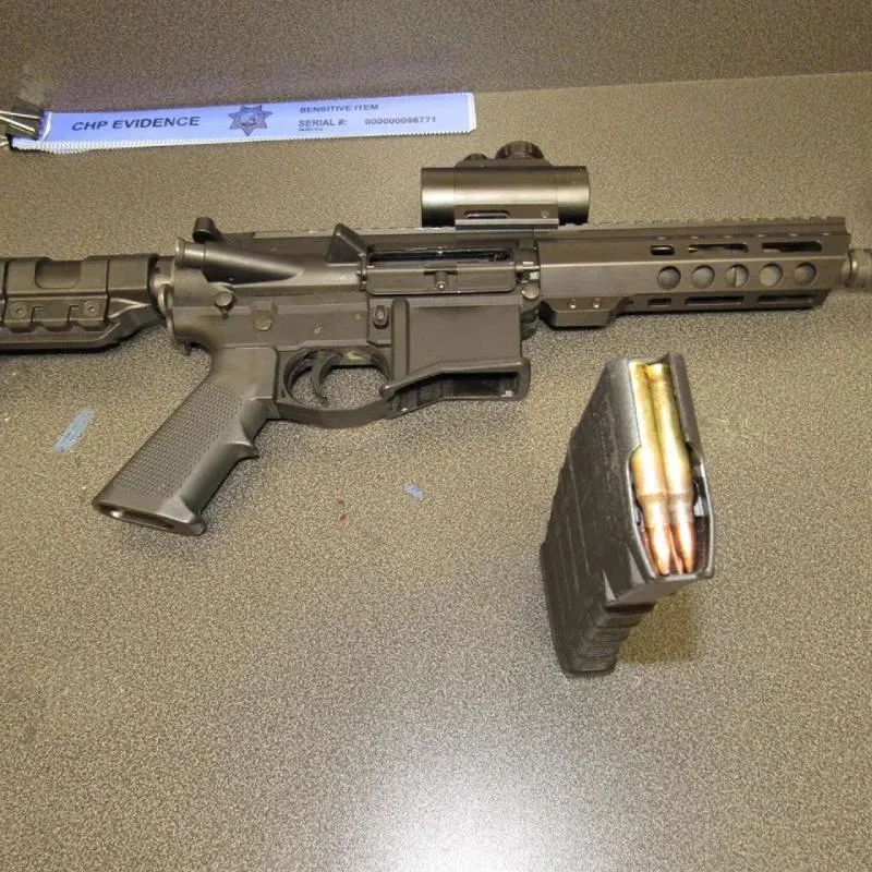 Este era el armamento que traía al momento de arrestarla.