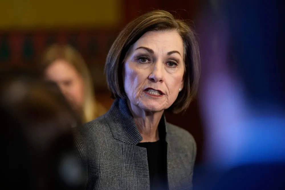 La gobernadora de Iowa, Kim Reynolds, quiere terminar con la migración a EU.