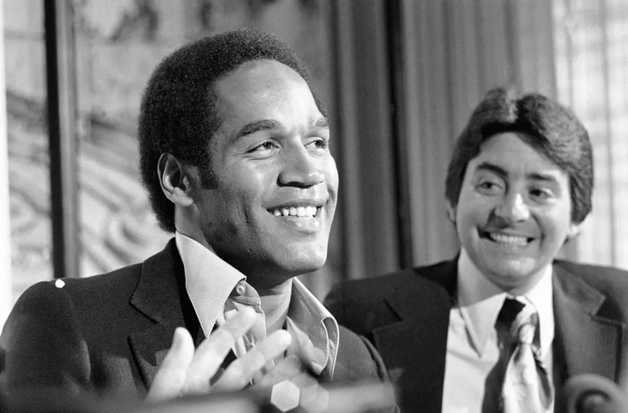O.J, Simpson fue acusado de asesinar a su esposa