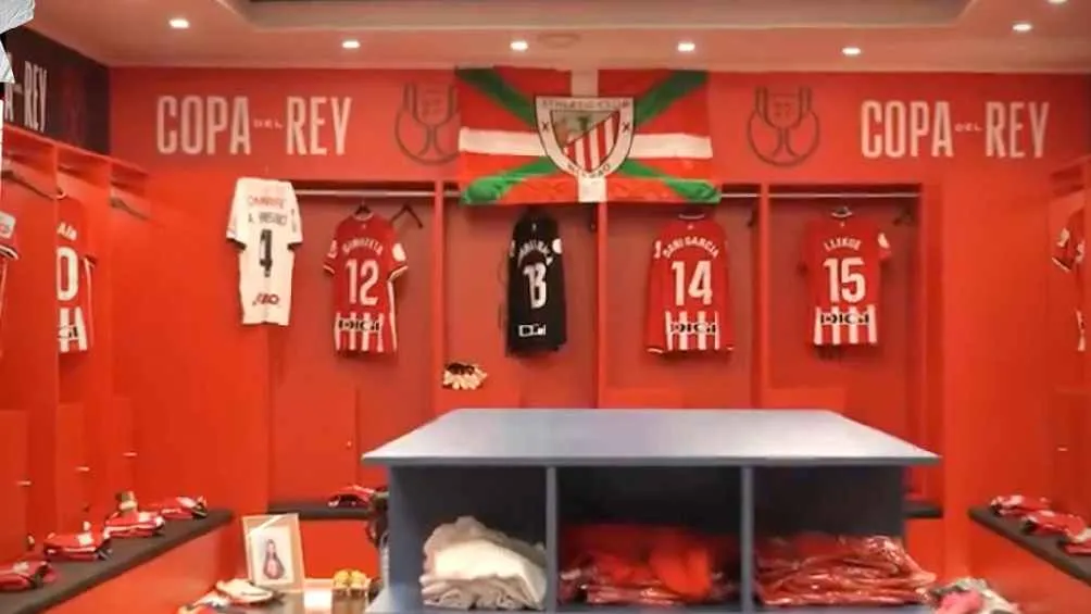 La playera del mexicano apareció en el vestidor