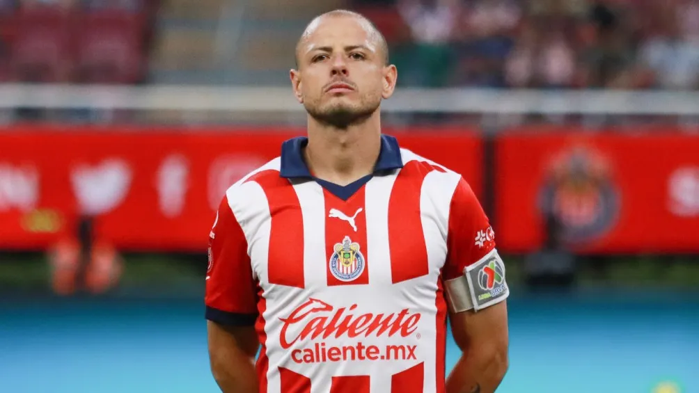 Chicharito no ha podido jugar un partido completo con Chivas