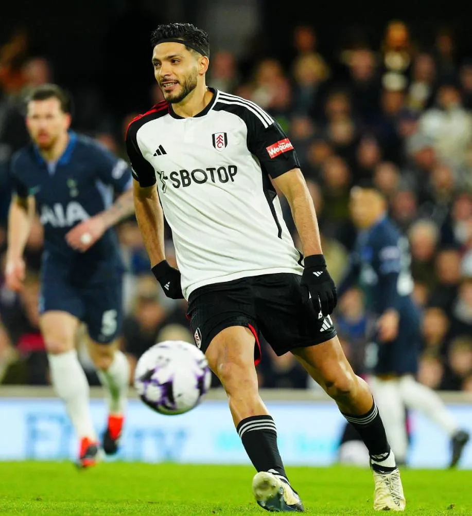 Raúl en partido con Fulham