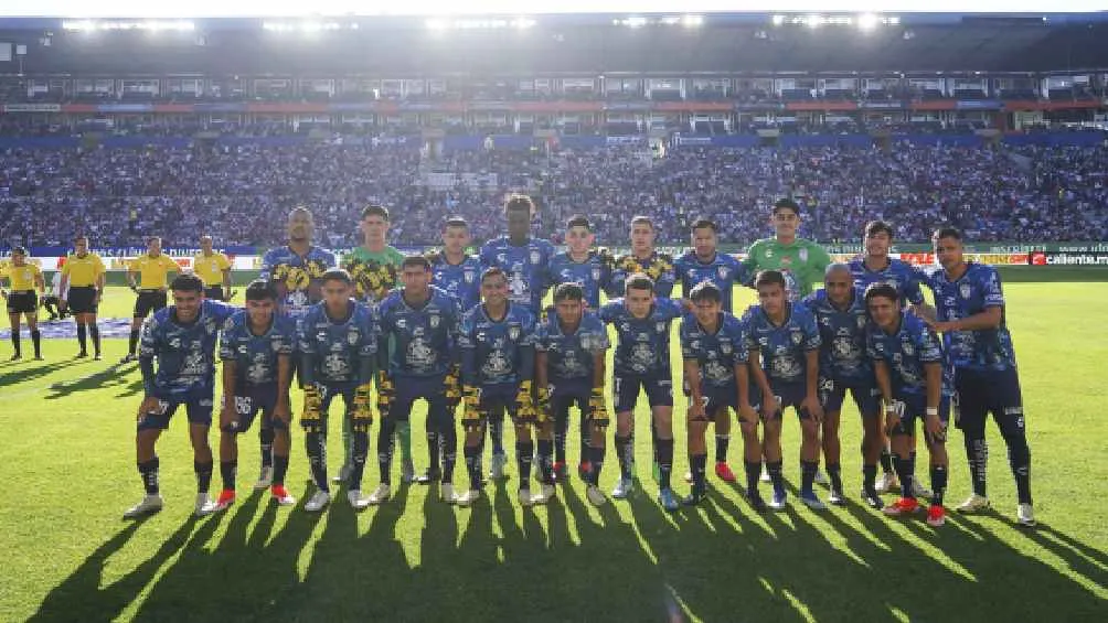 Salieron con guantes a la cancha