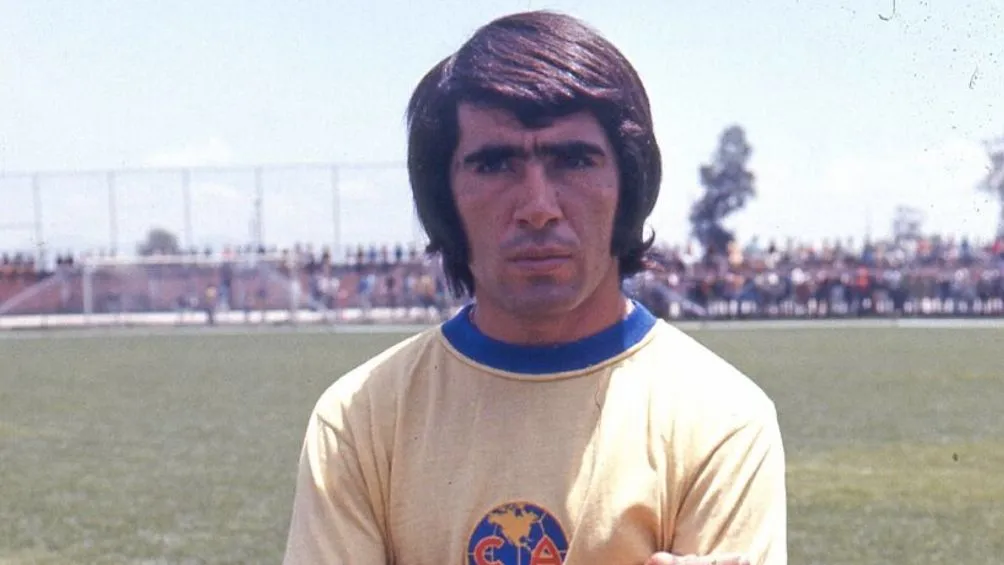 Carlos Reinoso como jugador de América