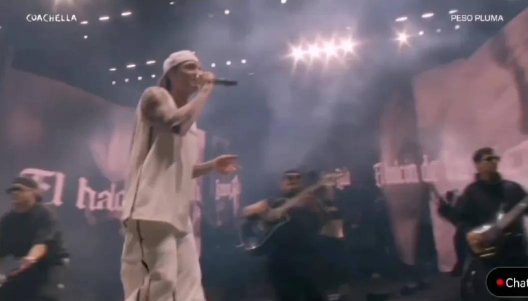 Peso Pluma tuvo una hora en Coachella para conquistar a las masas.